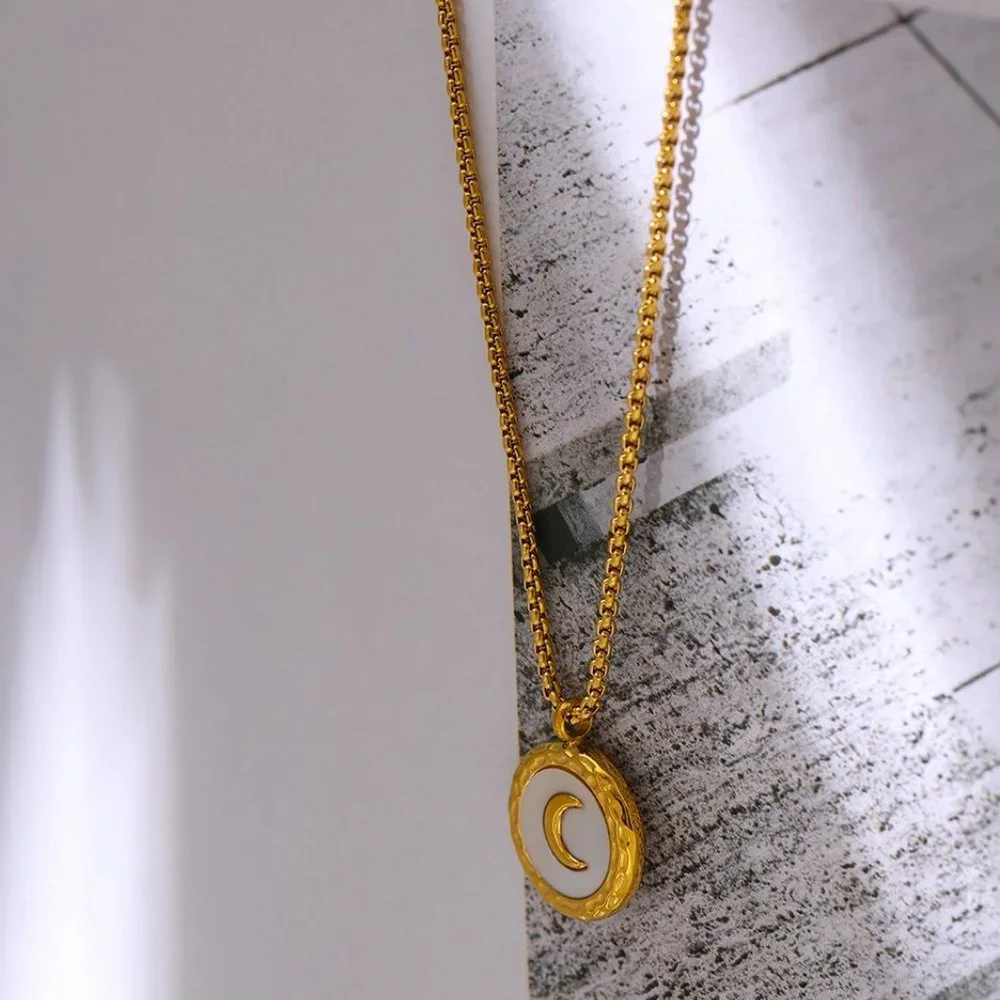 New 18K Gold Plated White Shell Moon Round Pendant Necklace